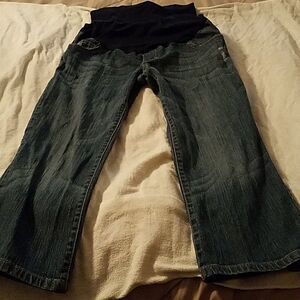 3 for $10 Maternity capris